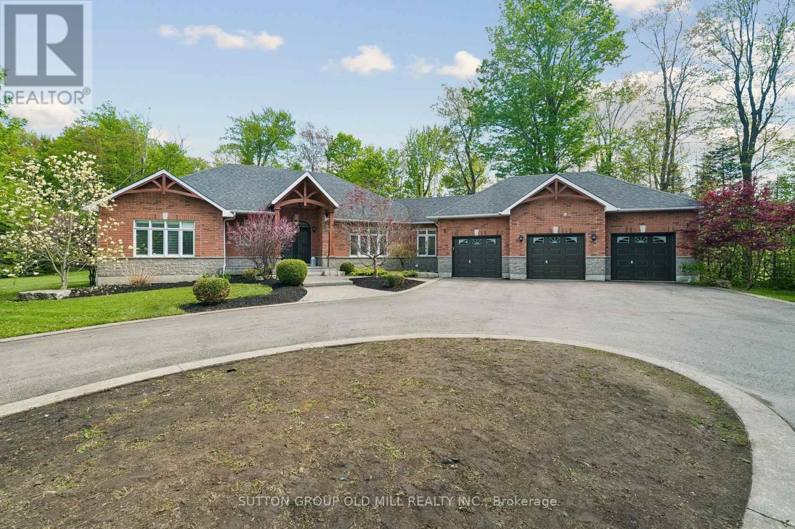 7 ROLLING MEADOW DRIVE - 1