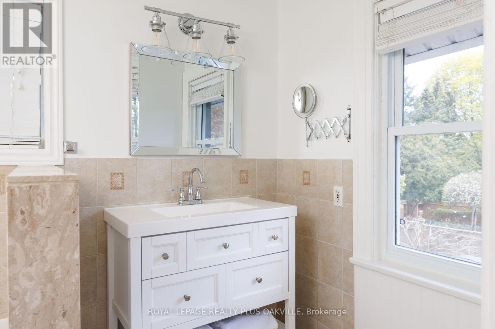 373 ROSSMORE BOULEVARD - 27
