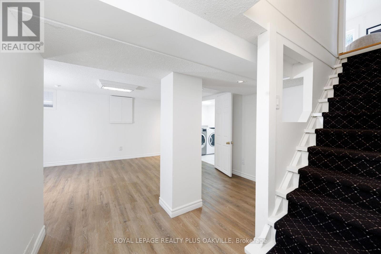 373 ROSSMORE BOULEVARD - 34