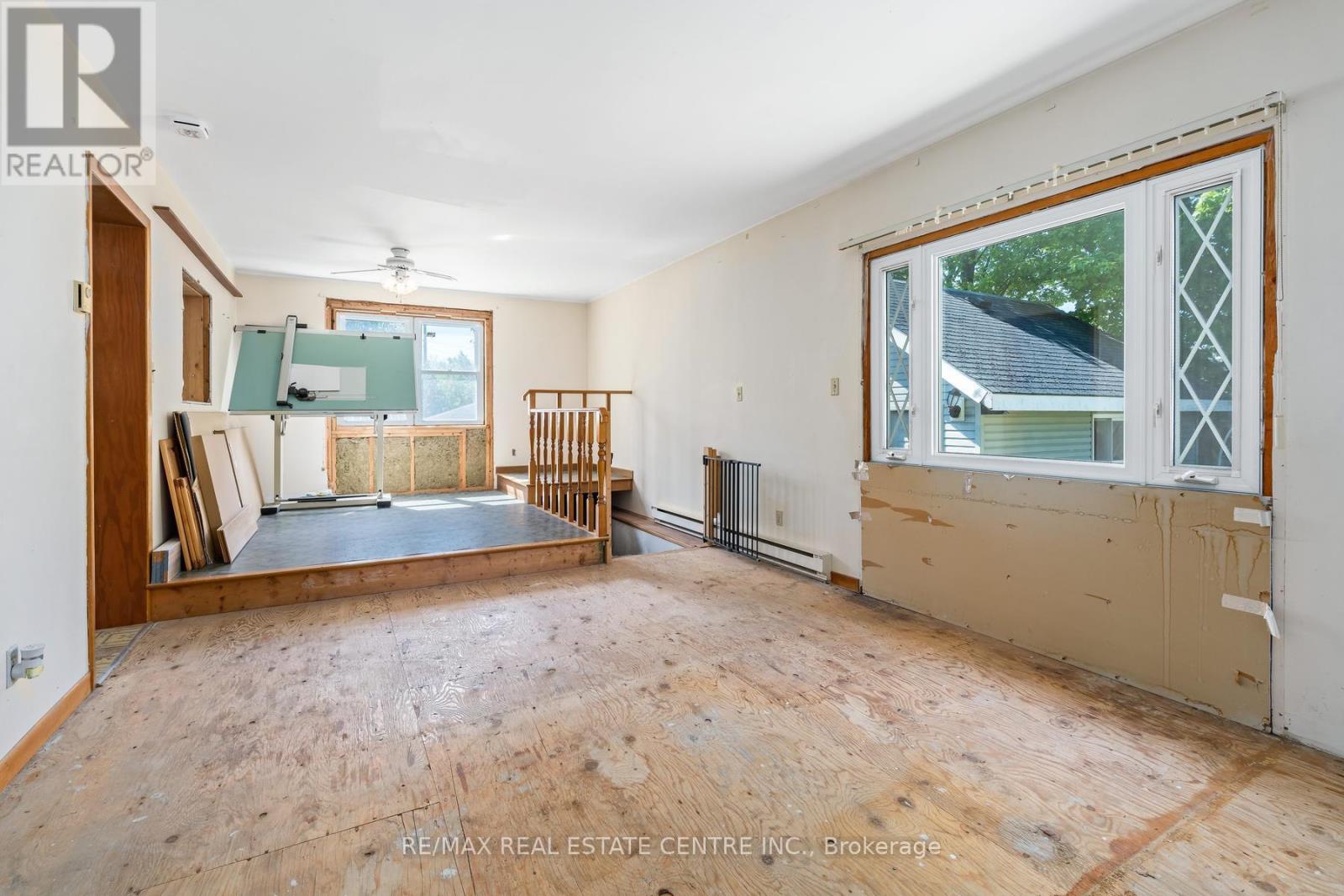 44 WILLOW STREET S - 11