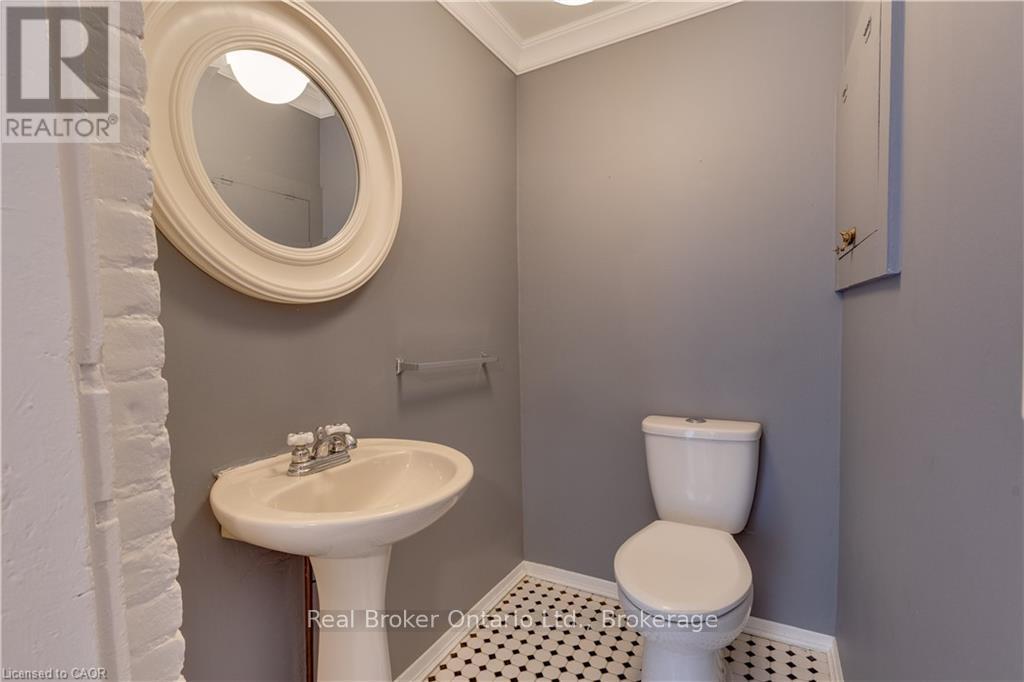 808 MONMOUTH ROAD - 17