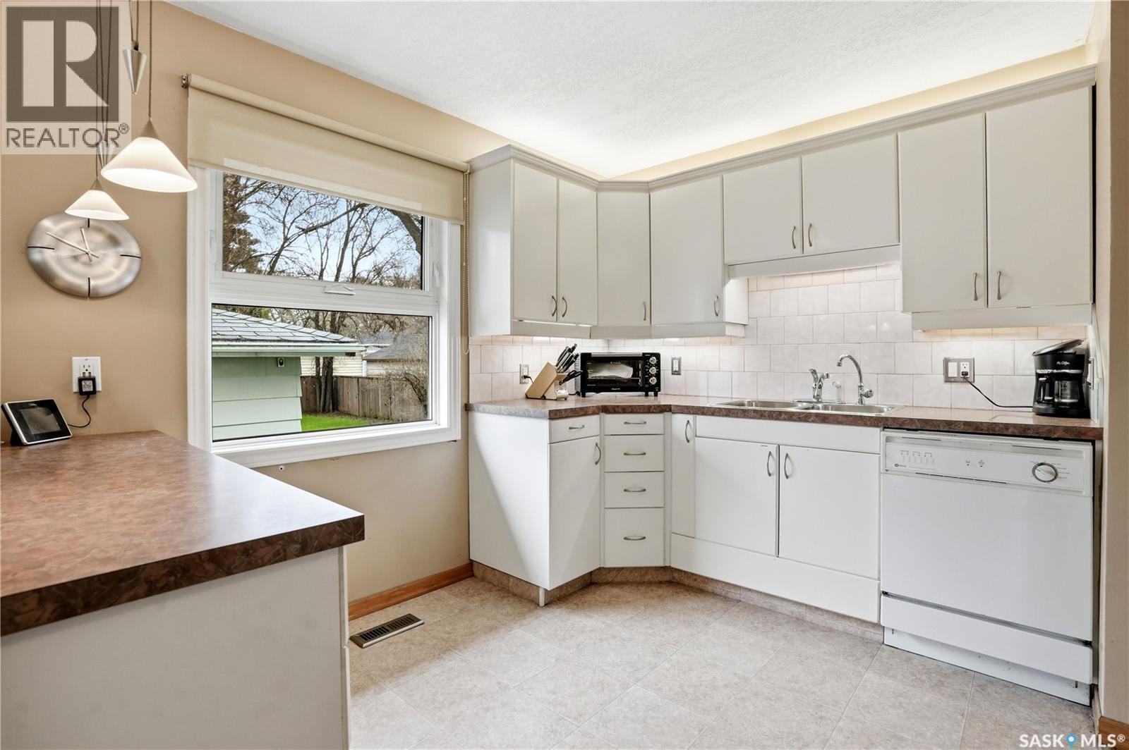 2601 Pasqua STREET - 10