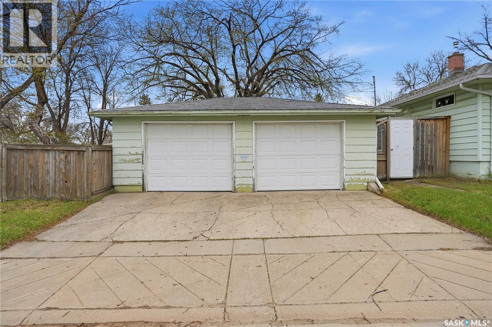 2601 Pasqua STREET - 32