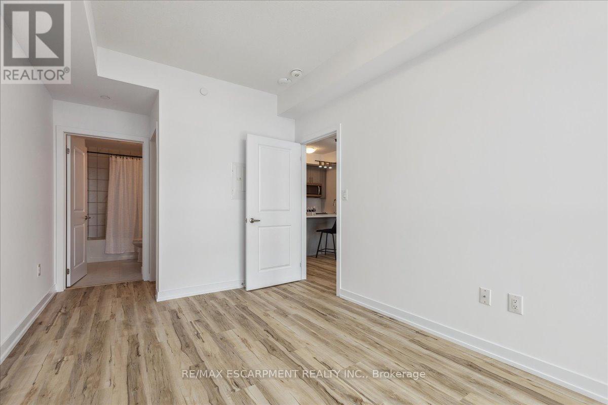 #1001 450 DUNDAS STREET E - 17