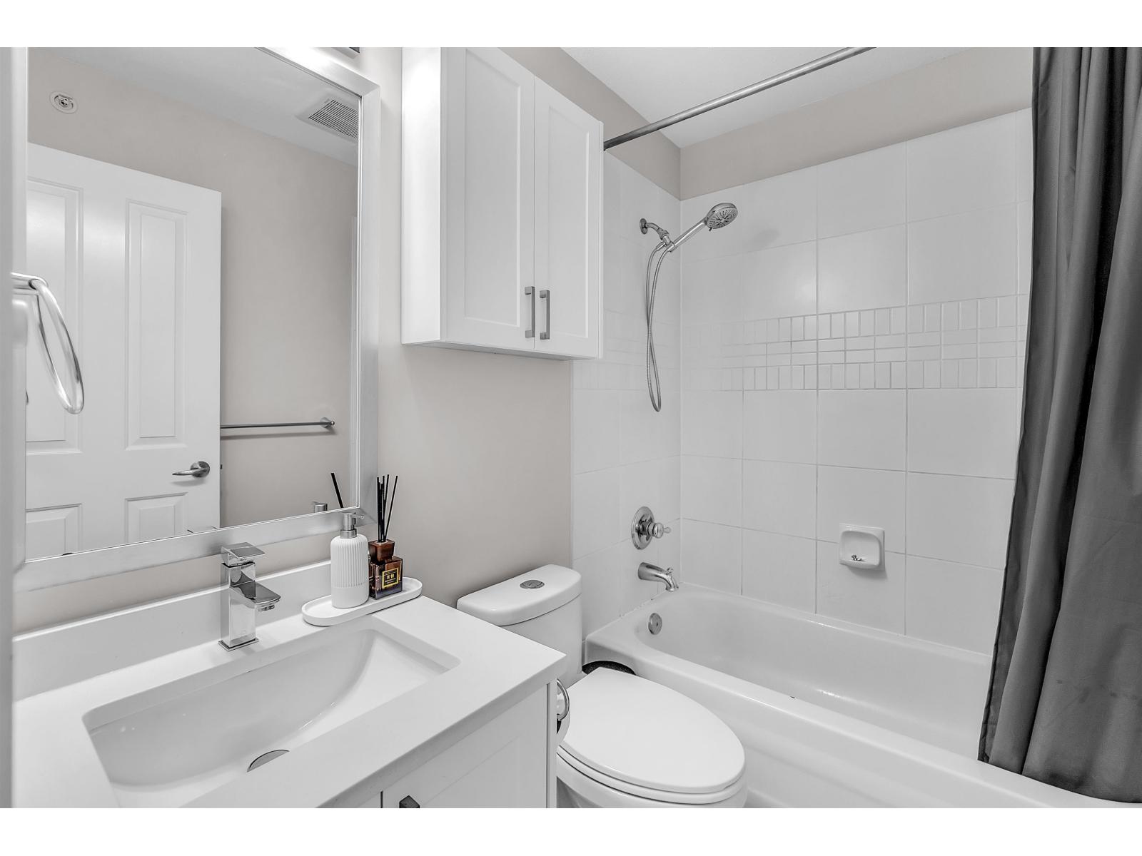House in Langley - Image 12
