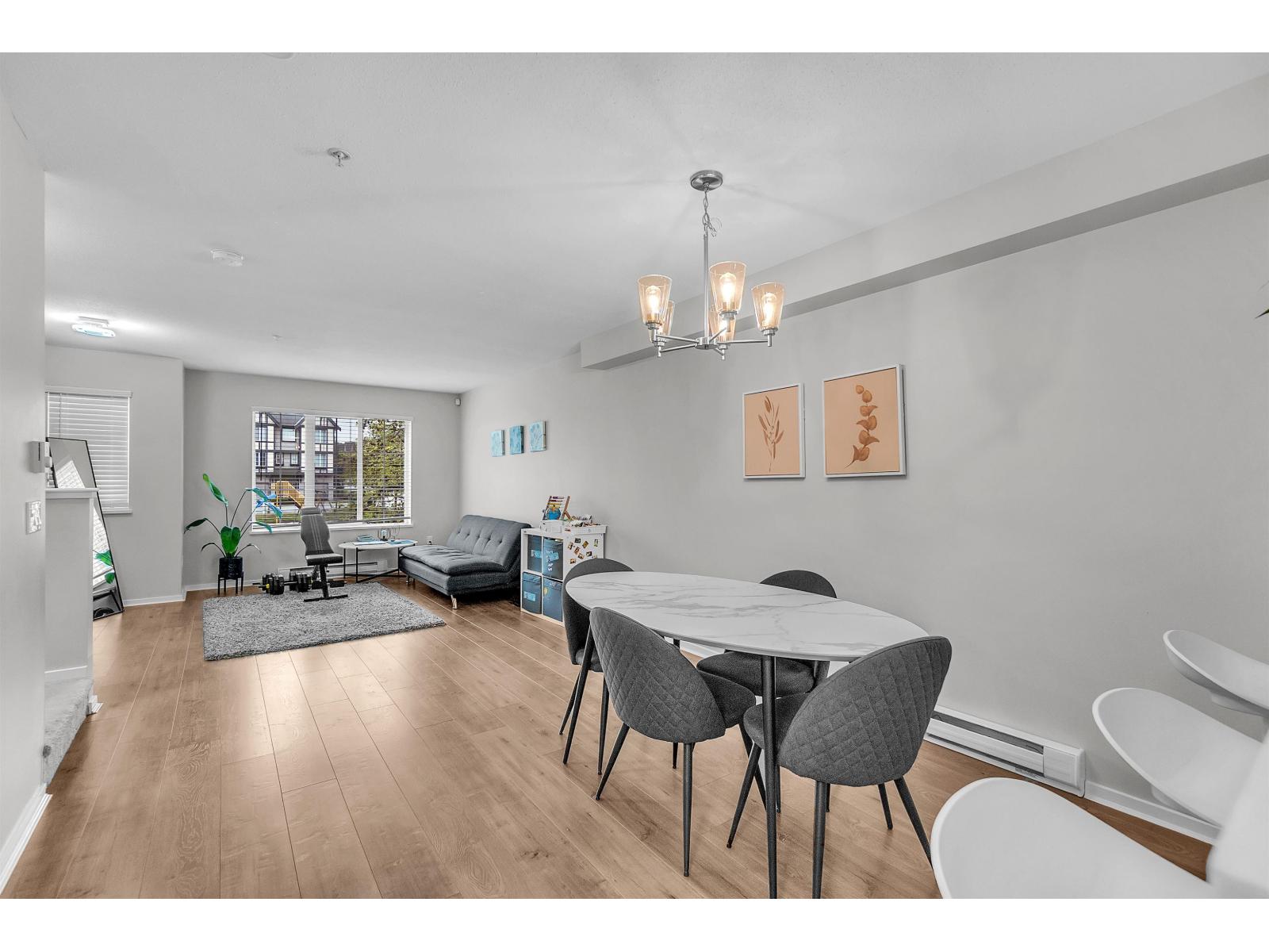 House in Langley - Image 4
