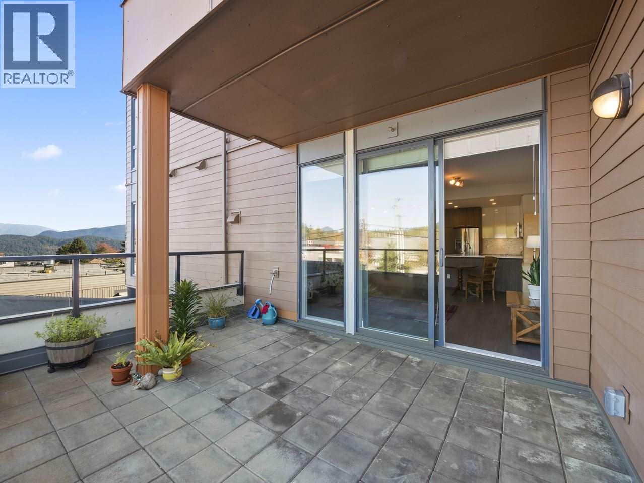 205 875 GIBSONS WAY, Gibsons