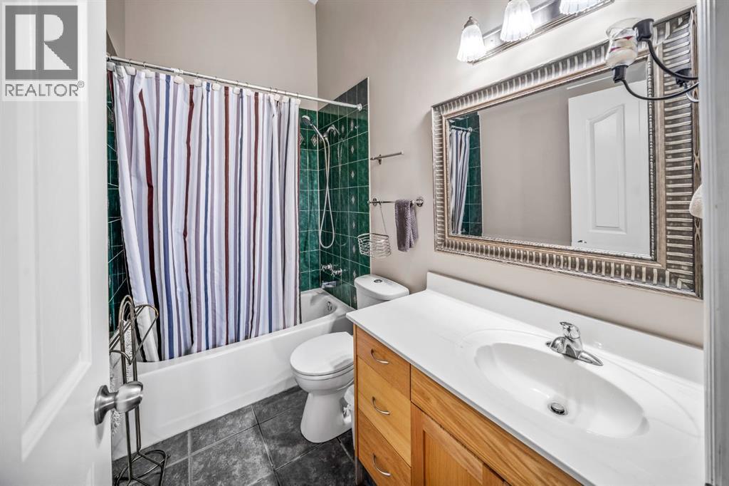 180 Hidden Vale Close NW - 32