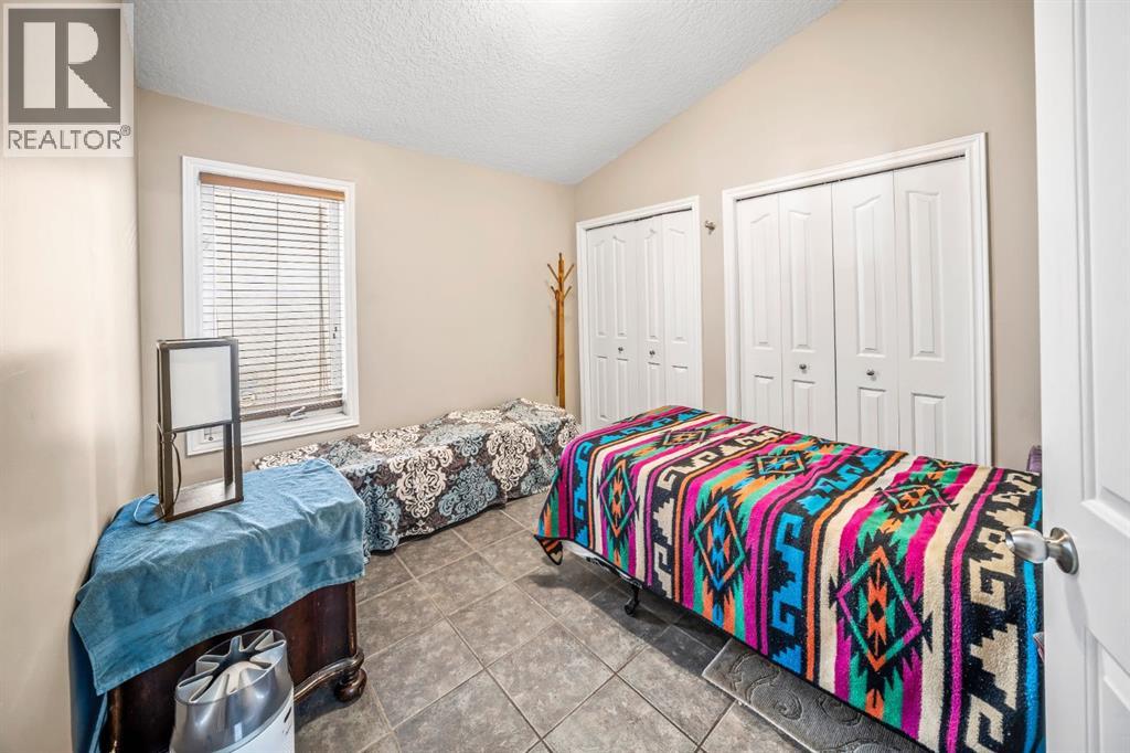 180 Hidden Vale Close NW - 33