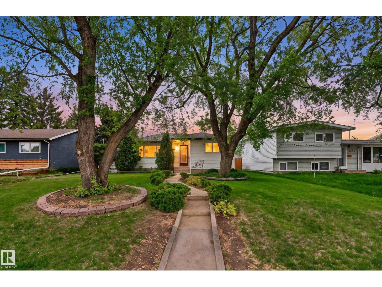 13319 118 ST NW - 1