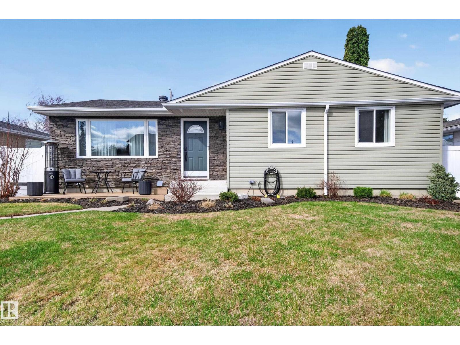 10740 44 ST NW - 1