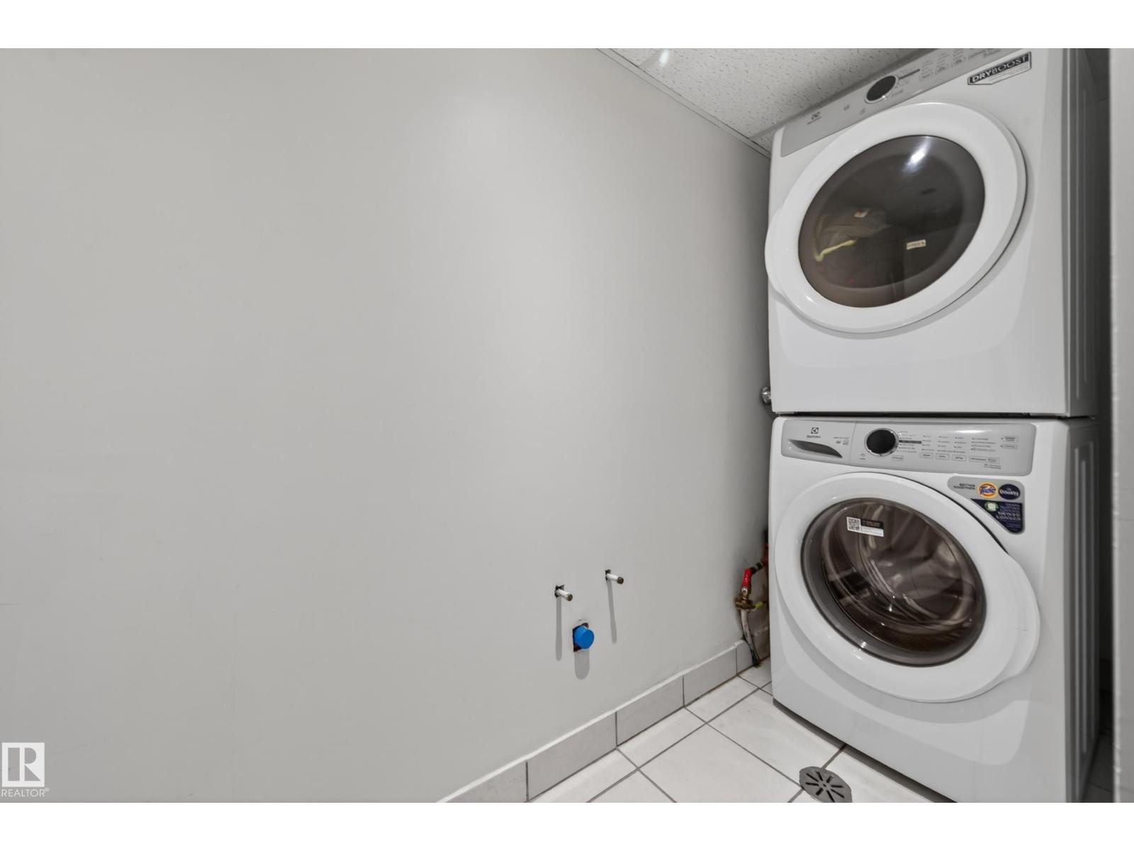10740 44 ST NW - 29