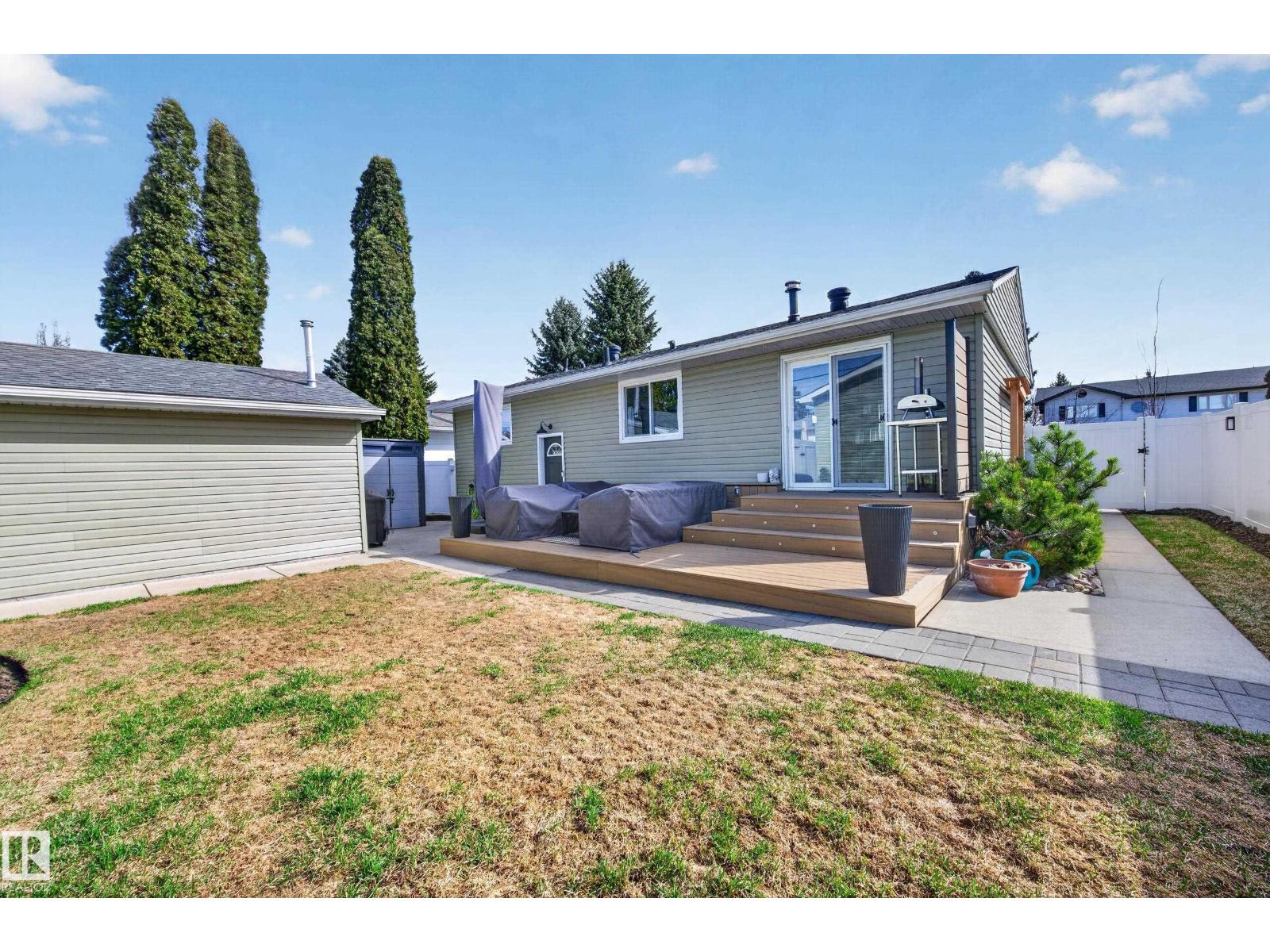 10740 44 ST NW - 33