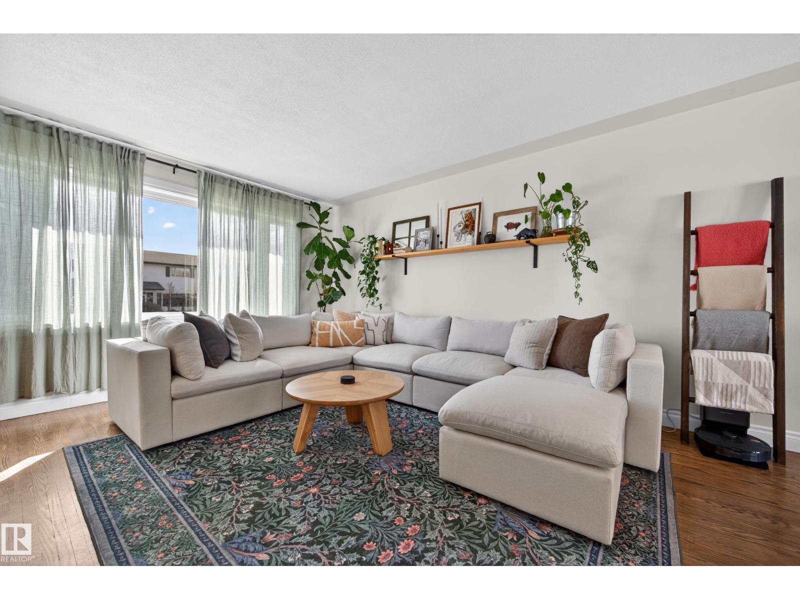 10740 44 ST NW - 6