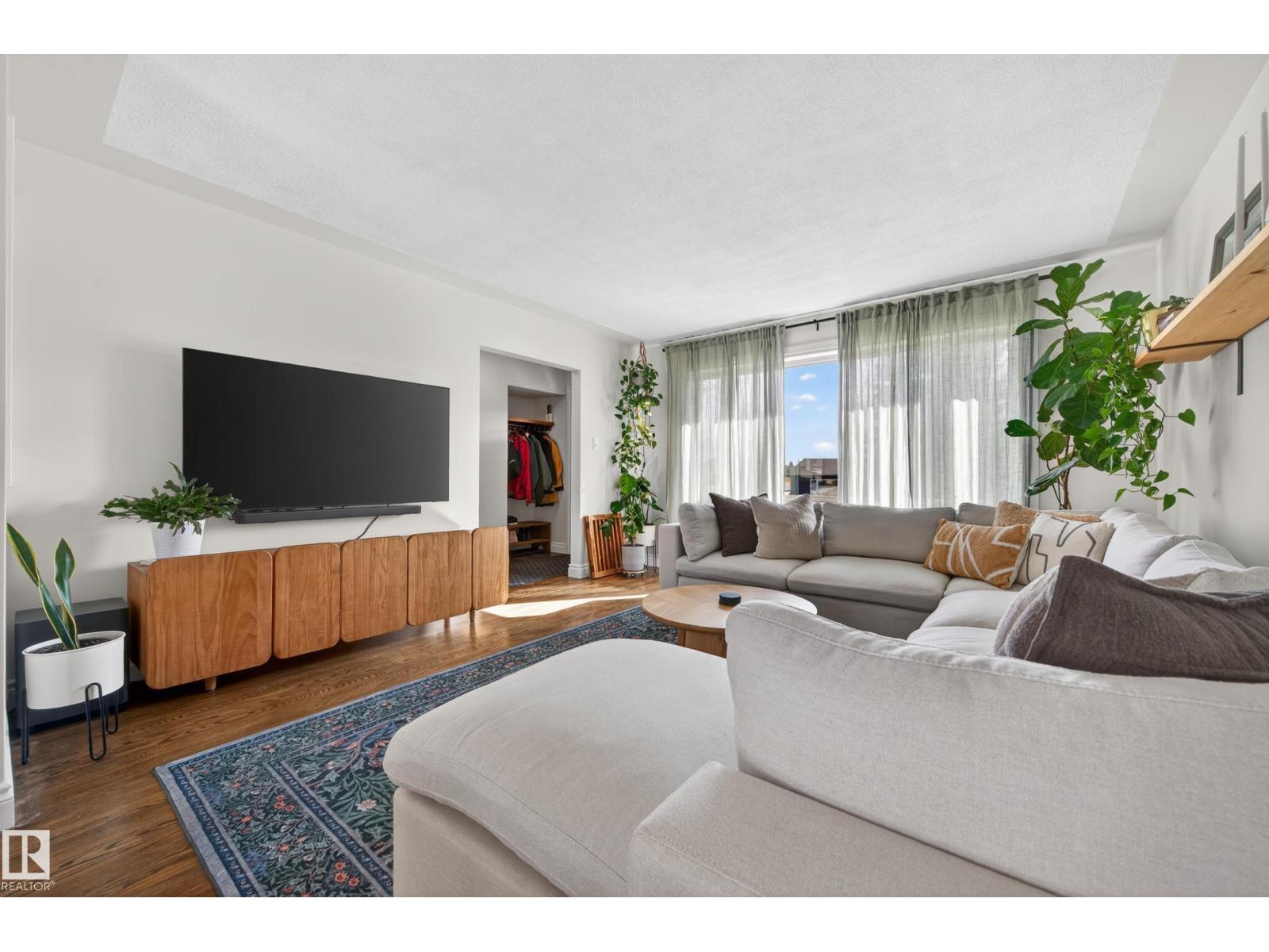 10740 44 ST NW - 7