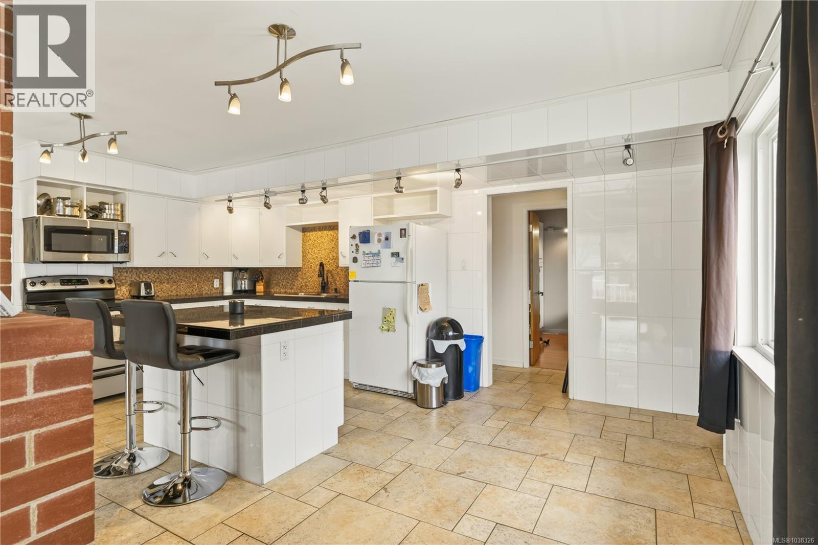 880 Oakley St - 63