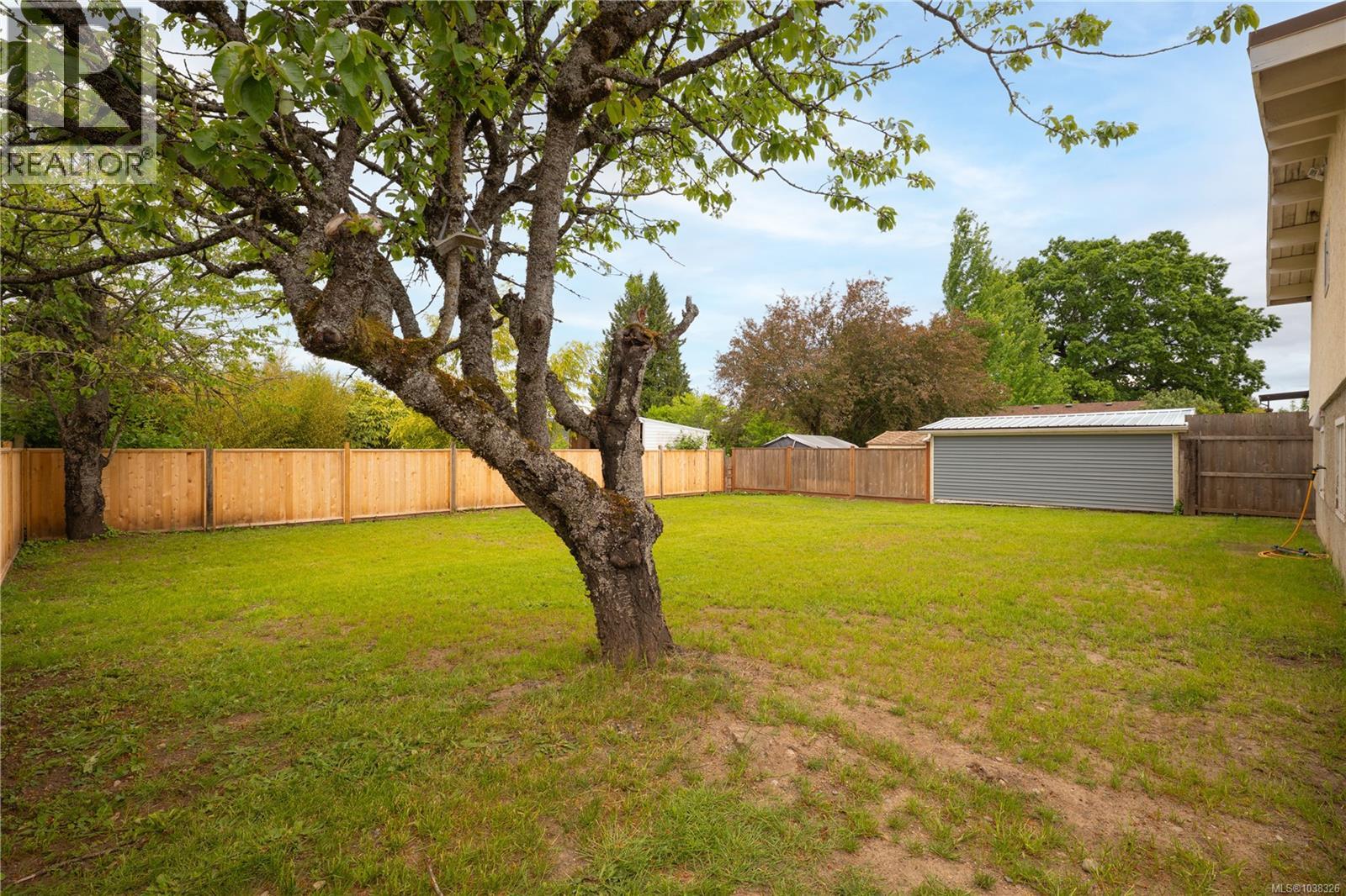 880 Oakley St - 37
