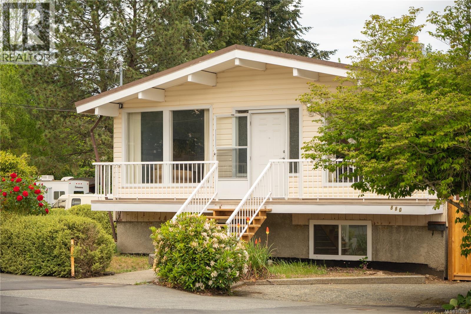 880 Oakley St - 48
