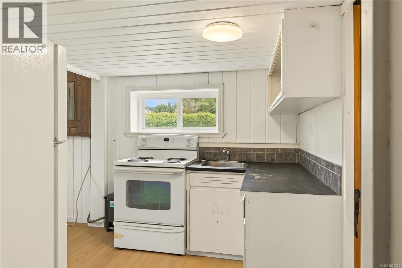 880 Oakley St - 22