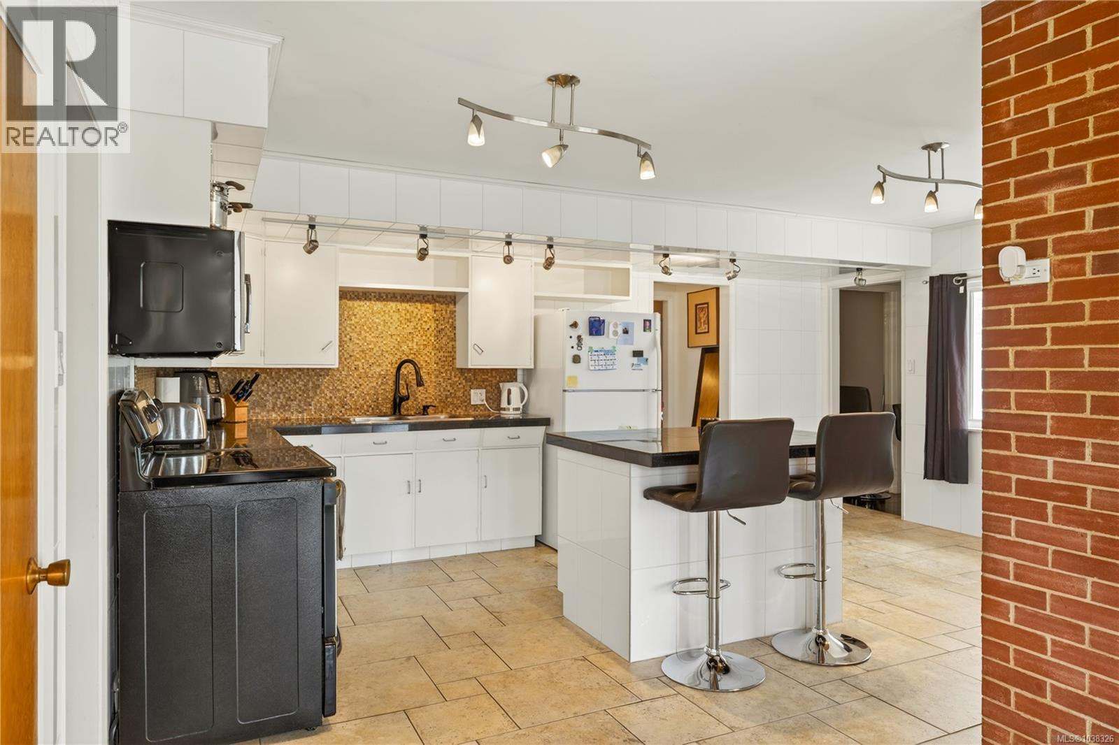 880 Oakley St - 60