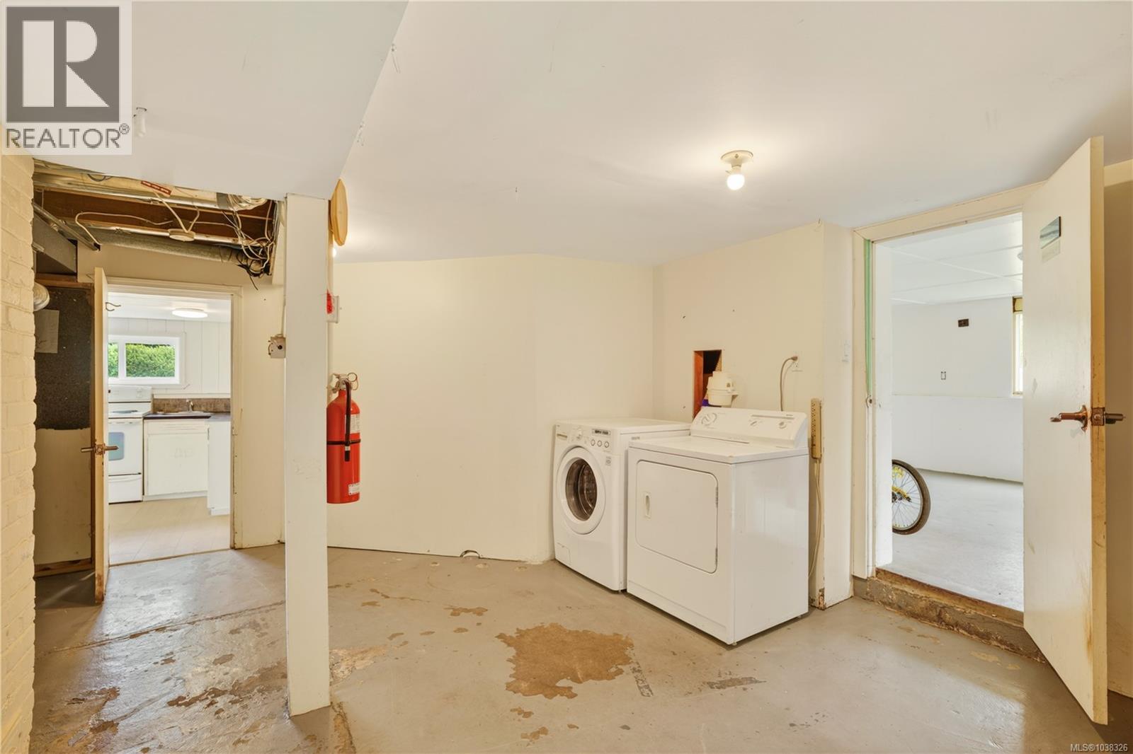 880 Oakley St - 32