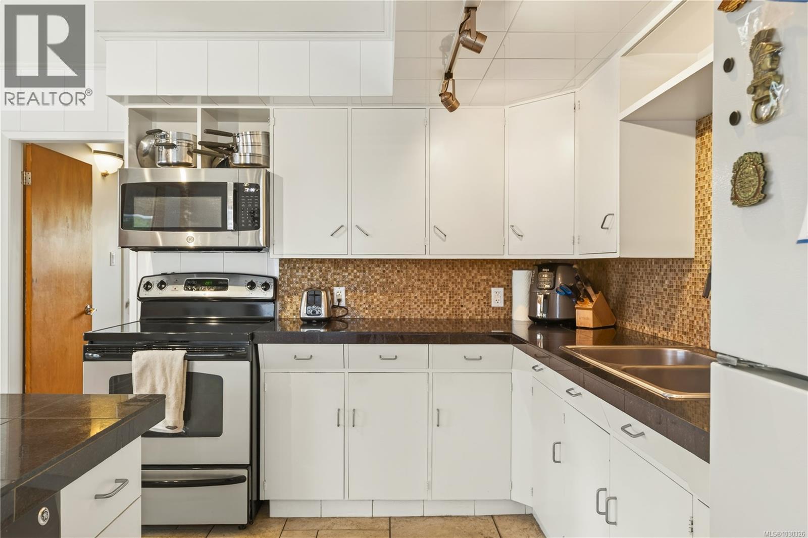 880 Oakley St - 62