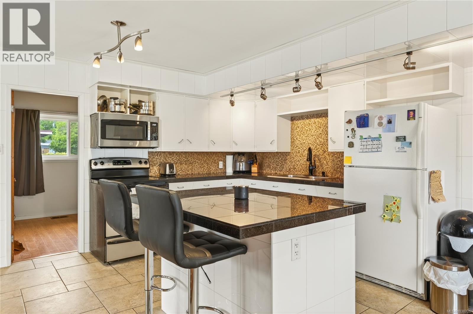 880 Oakley St - 13