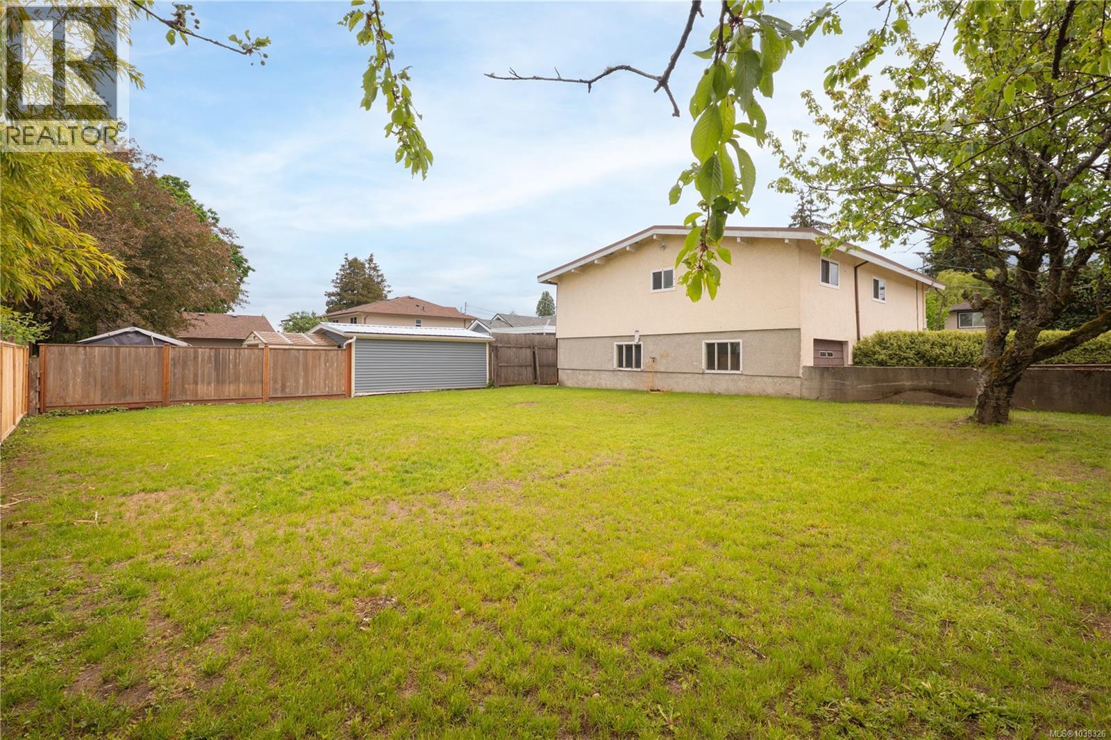 880 Oakley St - 6