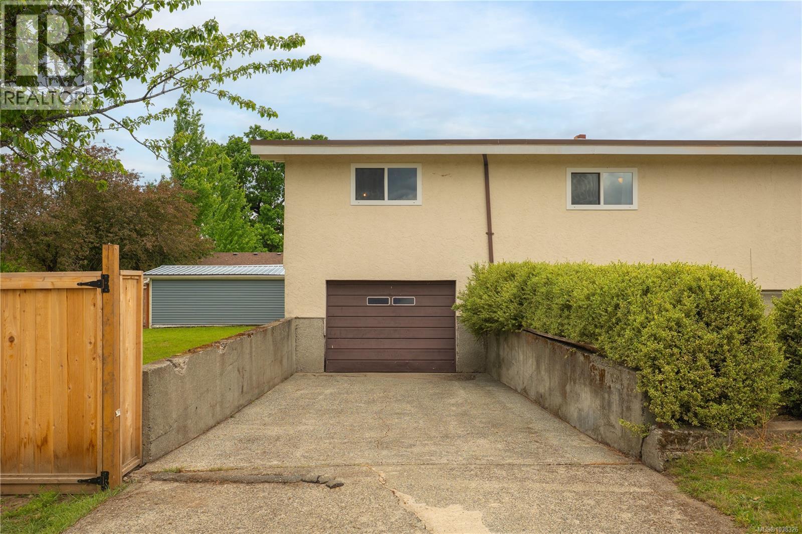 880 Oakley St - 39
