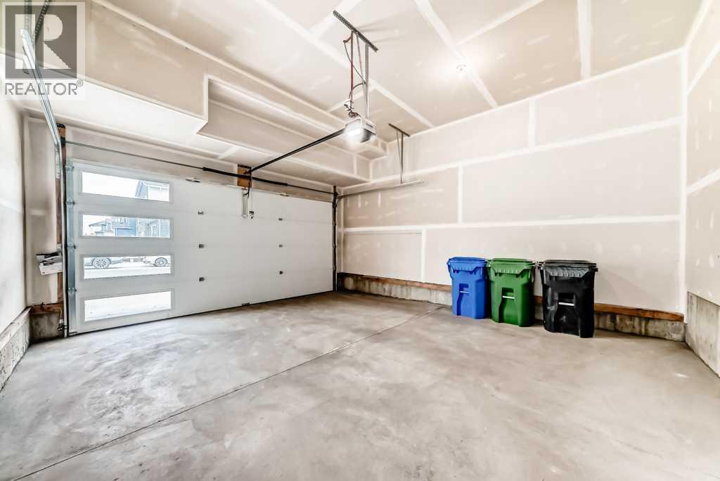 55 Silver Spruce Grove SW - 45