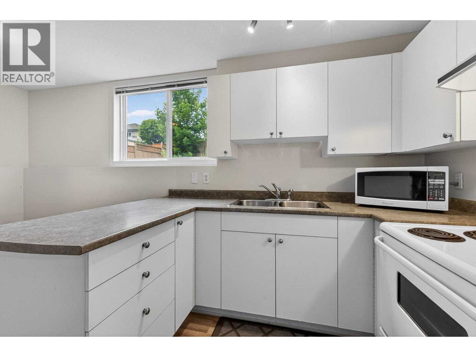 1632 Feedham Avenue, Kelowna