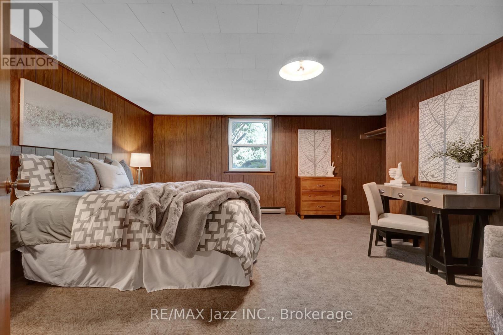 961 SWISS HEIGHTS - 36