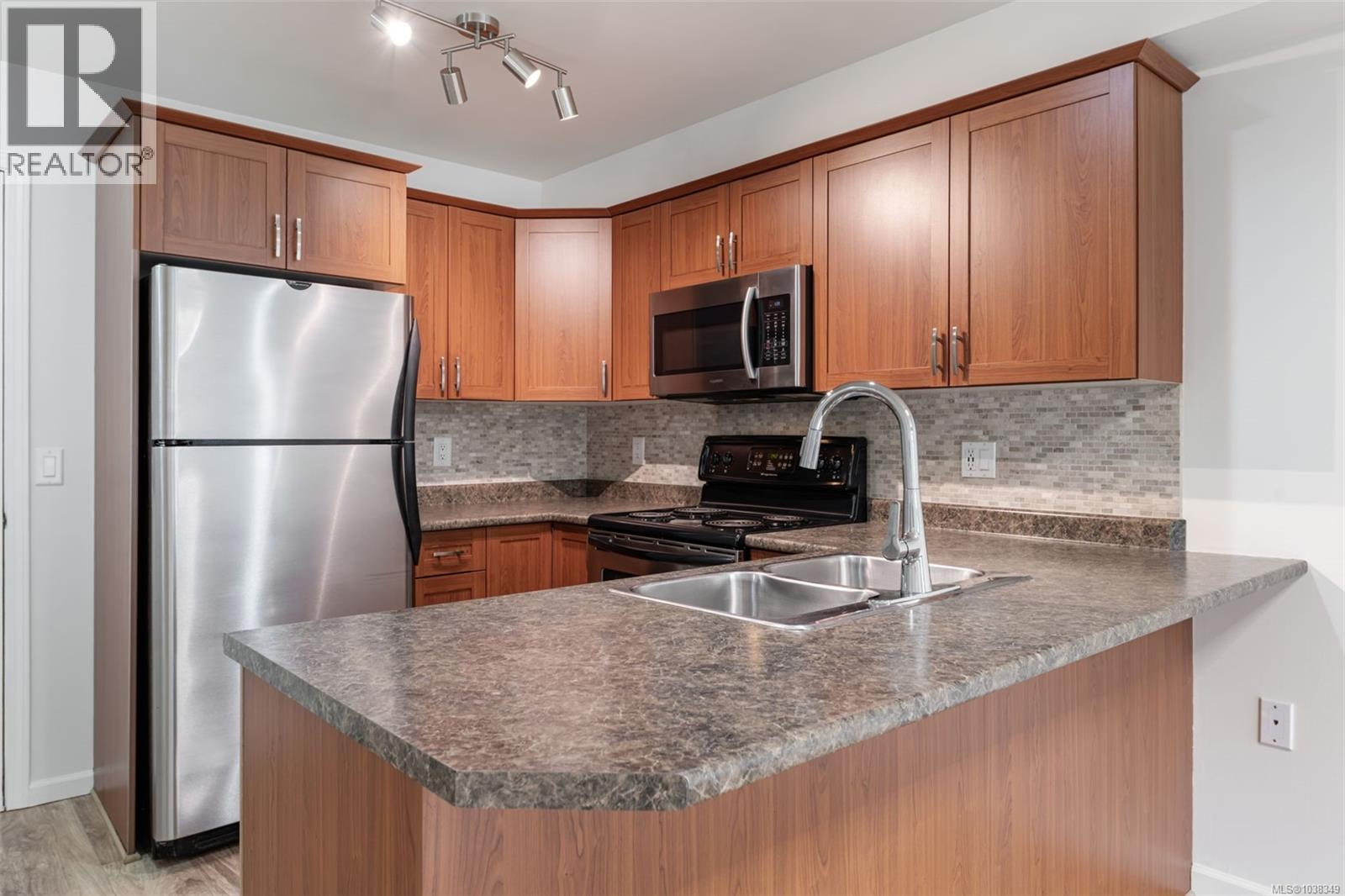 #306 663 Goldstream Ave - 7