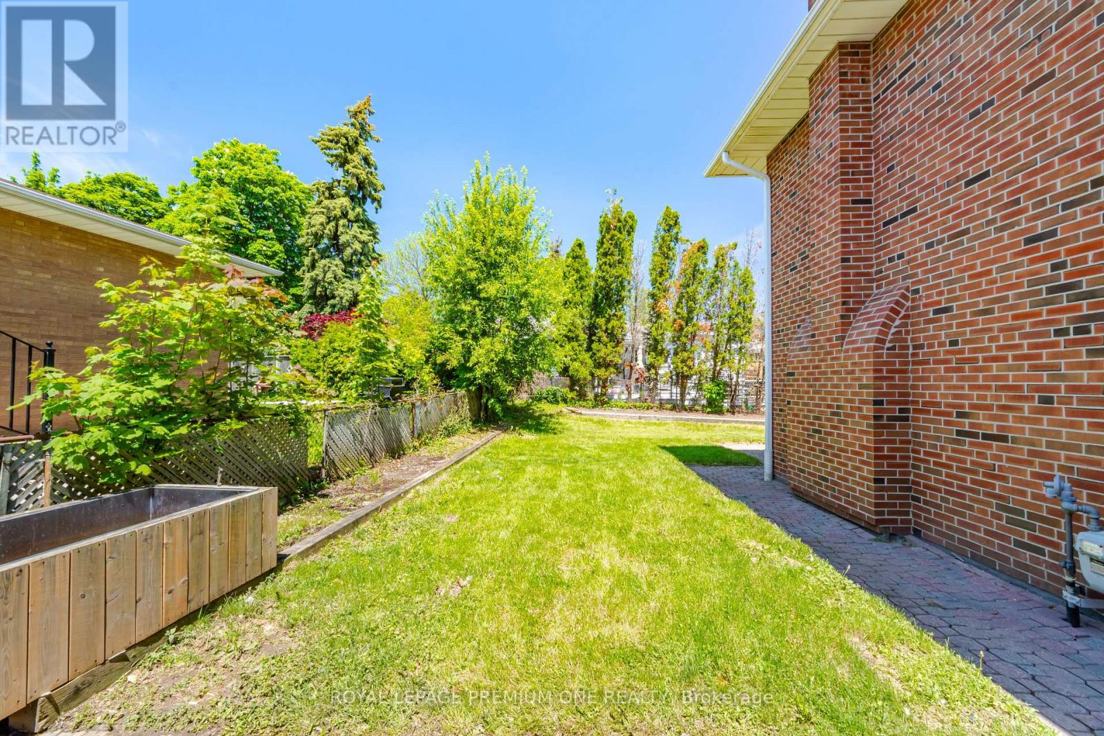 3195 GOLDEN ORCHARD DRIVE - 43