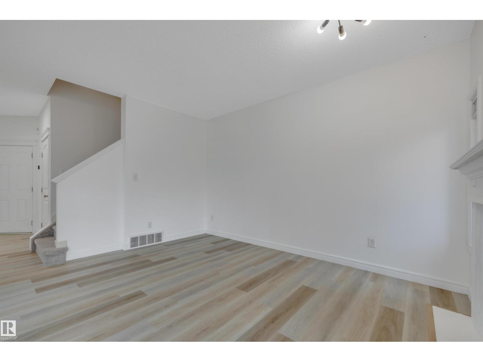 9 CARAGANA WY - 11