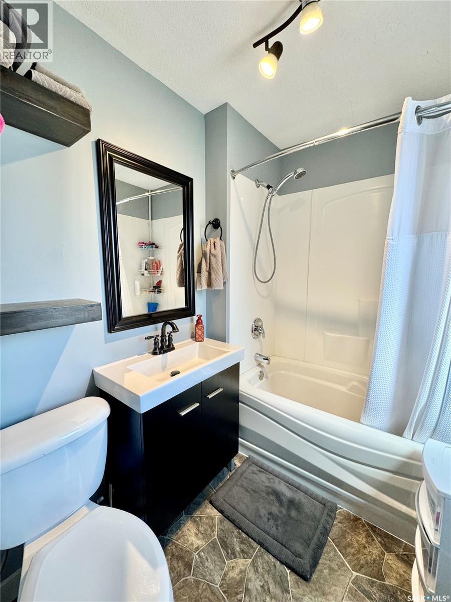 719 4th STREET E - 10