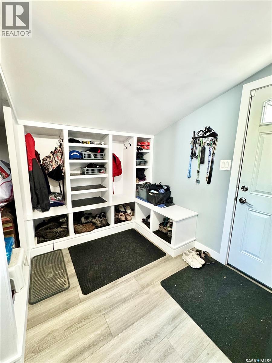 719 4th STREET E - 11