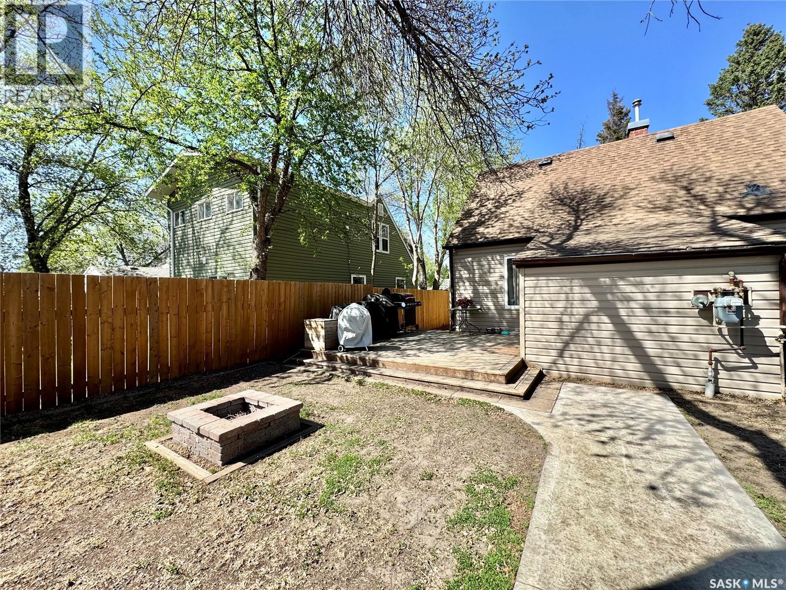 719 4th STREET E - 15