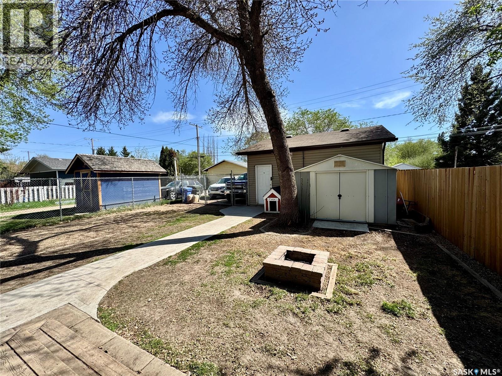 719 4th STREET E - 18