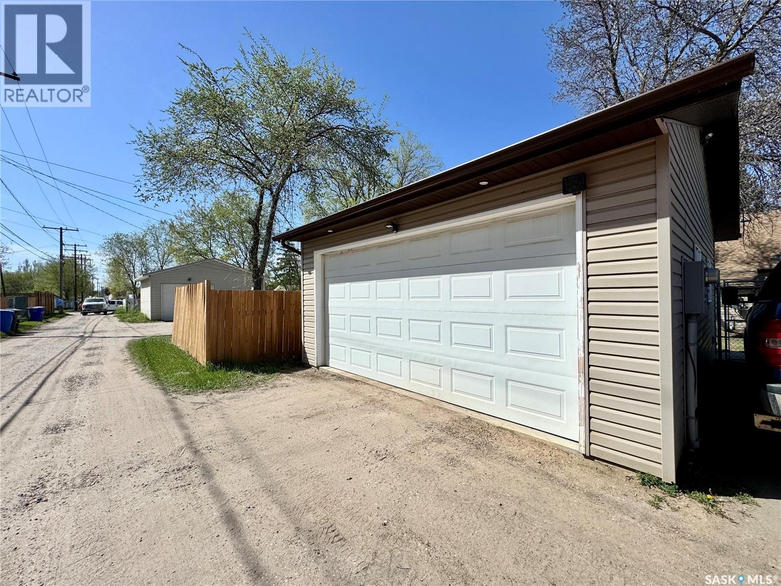 719 4th STREET E - 20
