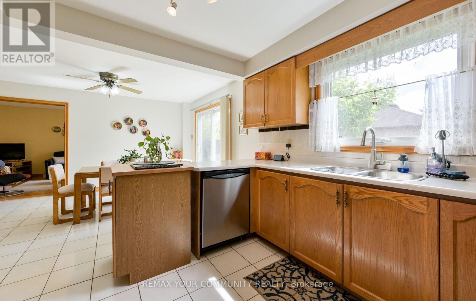2 BALLARD CRESCENT - 10