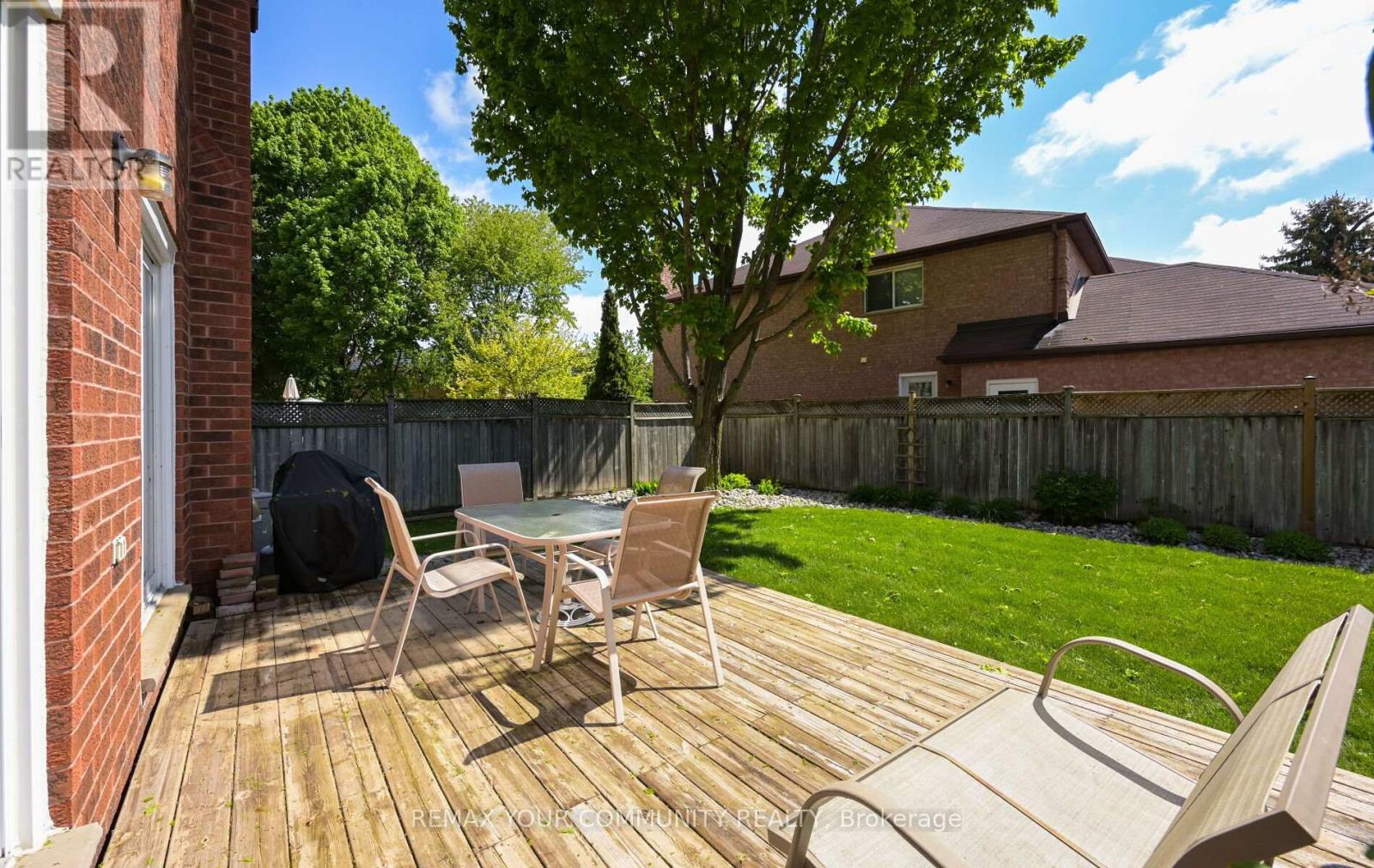 2 BALLARD CRESCENT - 23