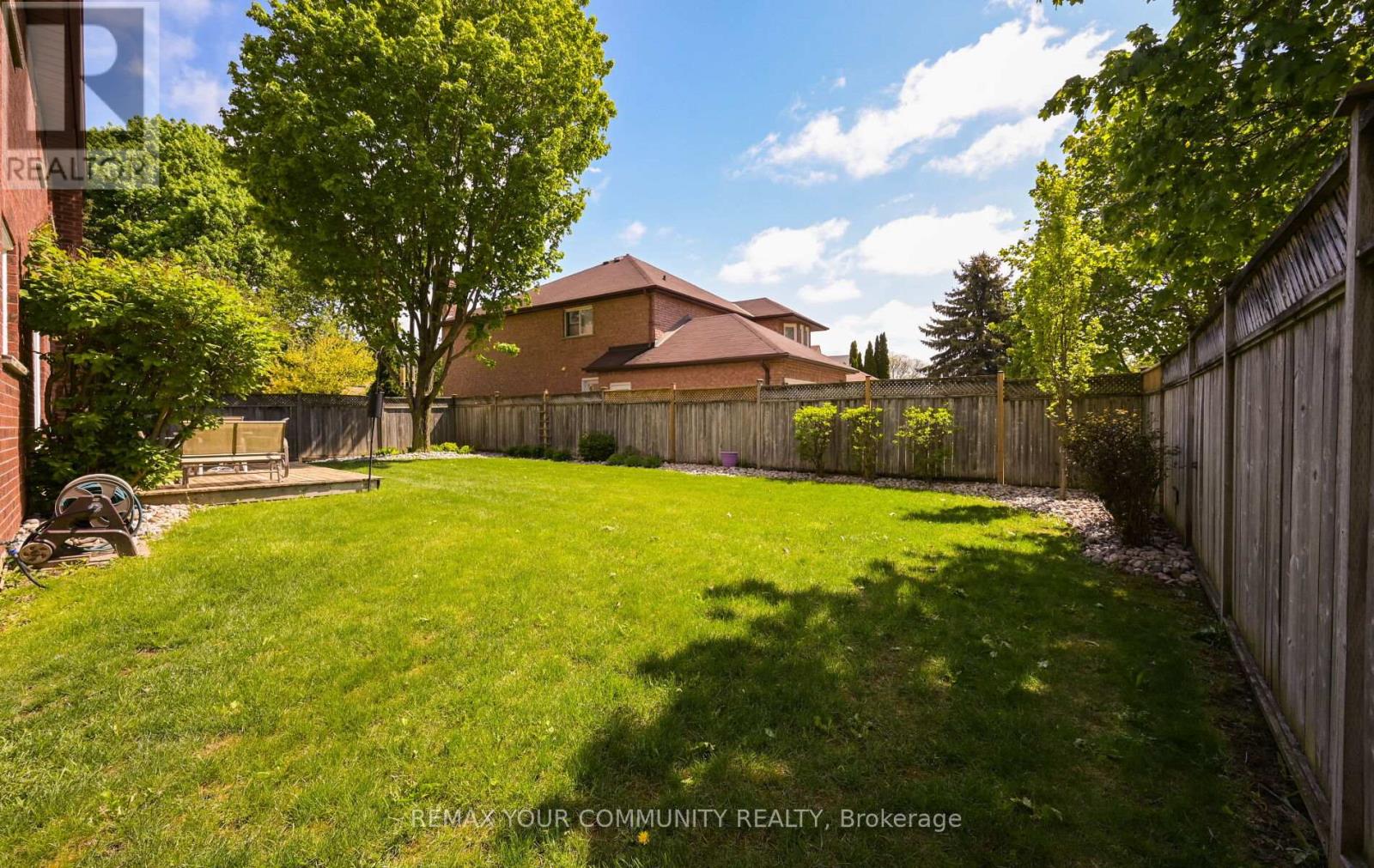 2 BALLARD CRESCENT - 28