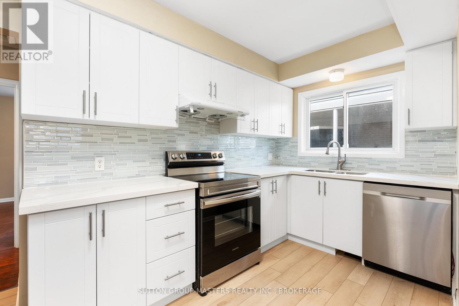 35 HOLLAND CRESCENT - 12