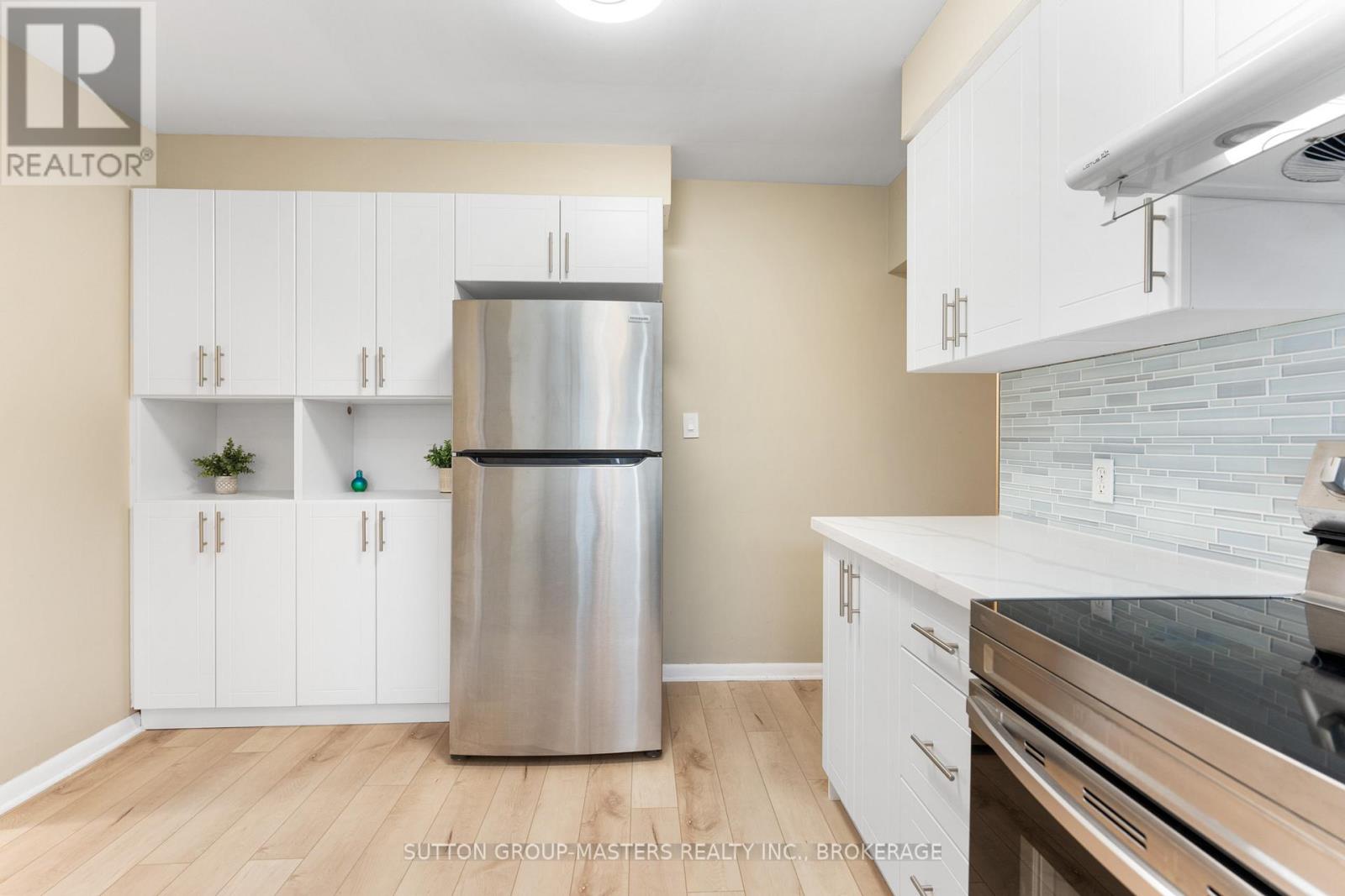 35 HOLLAND CRESCENT - 13