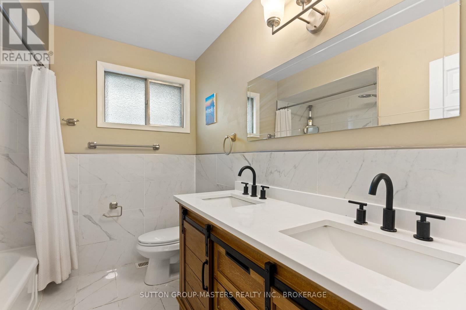 35 HOLLAND CRESCENT - 15