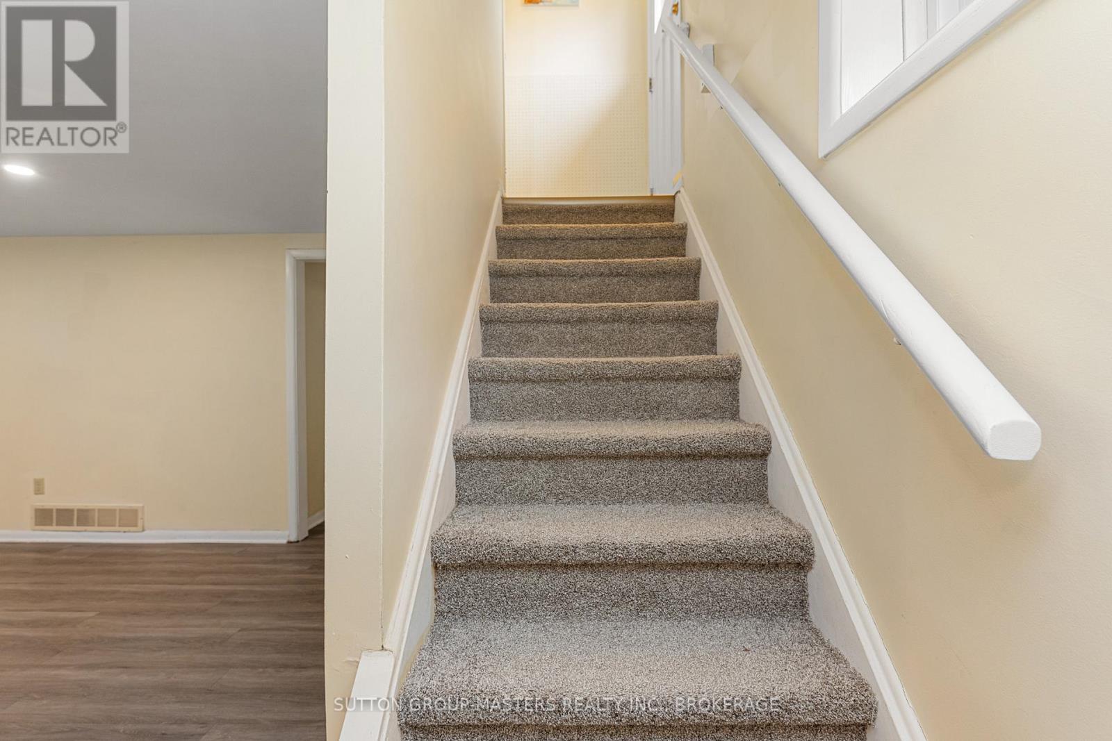 35 HOLLAND CRESCENT - 26