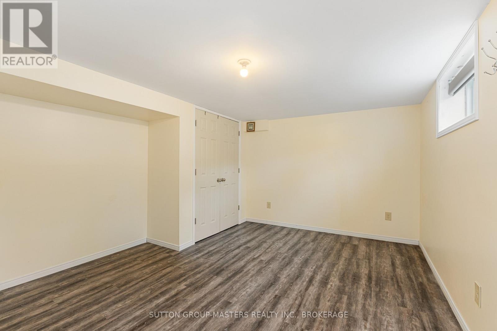 35 HOLLAND CRESCENT - 30