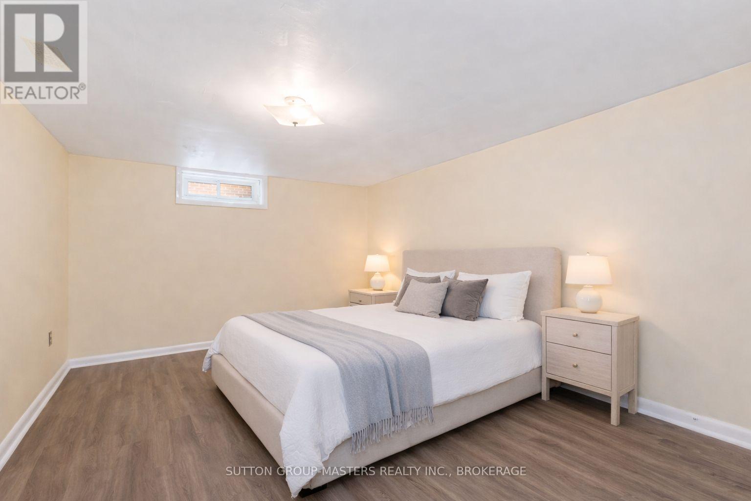 35 HOLLAND CRESCENT - 33