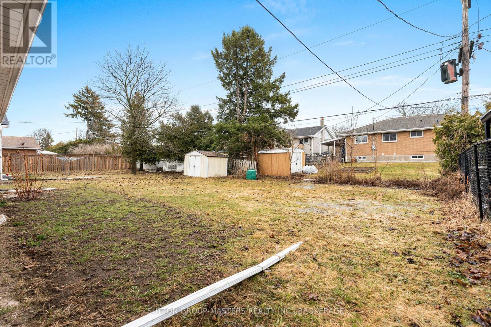 35 HOLLAND CRESCENT - 44